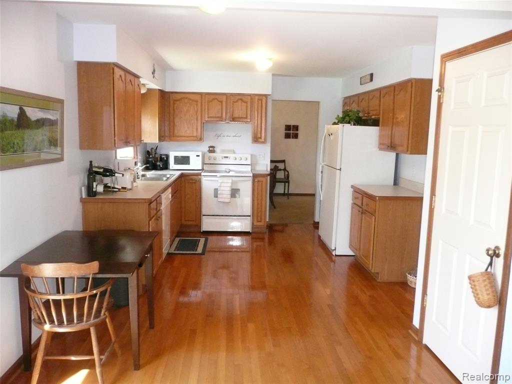 2388 Ava, Howell, MI 48843 — Photo 11