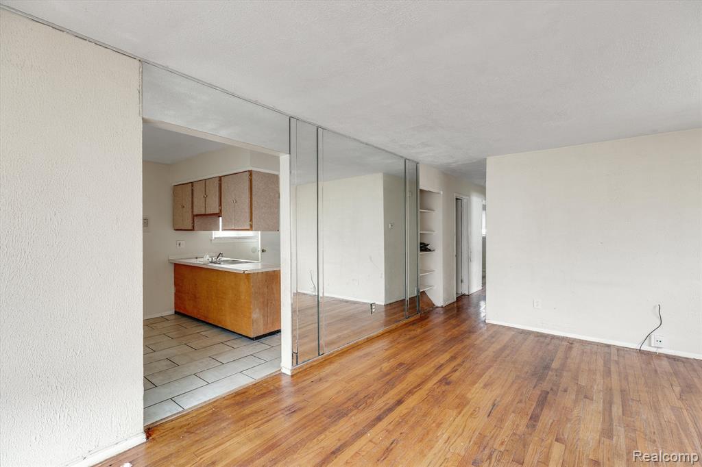 8919 SUSSEX Street, Detroit, MI 48228 — Photo 3