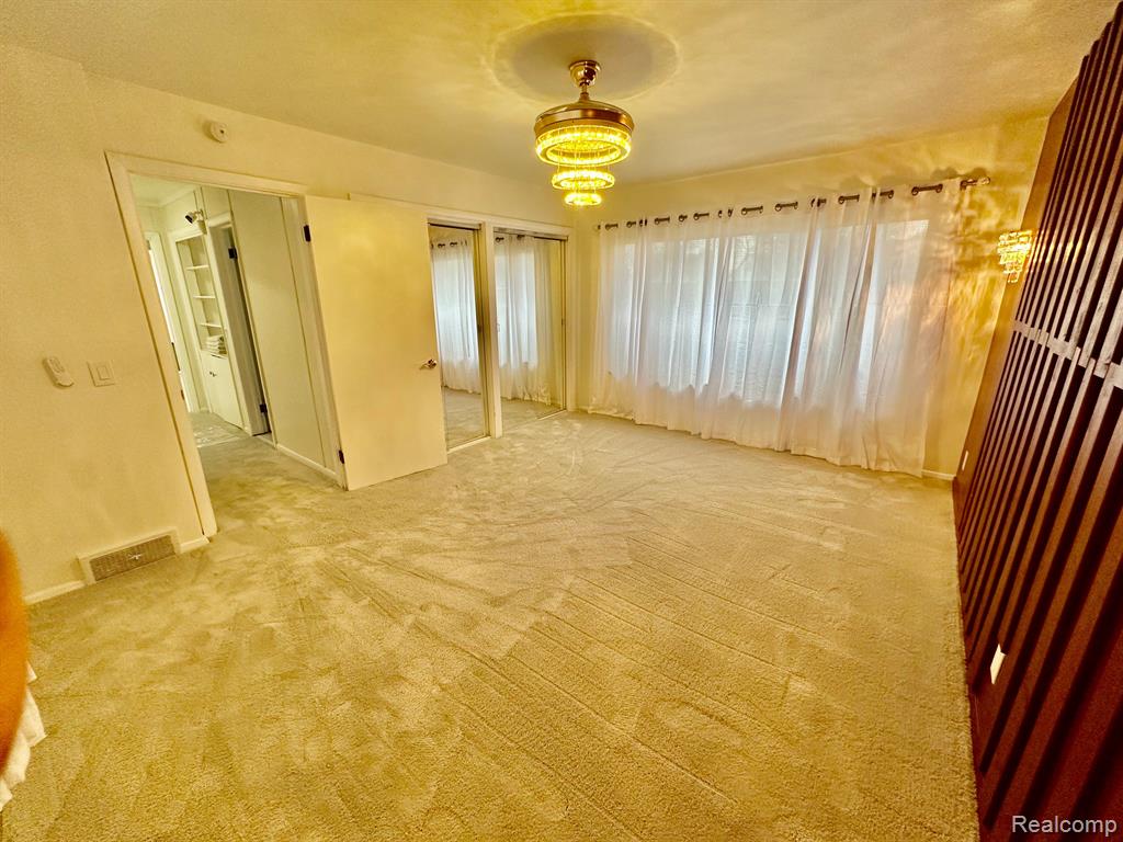 9171 E OUTER Drive, Detroit, MI 48213 — Photo 13