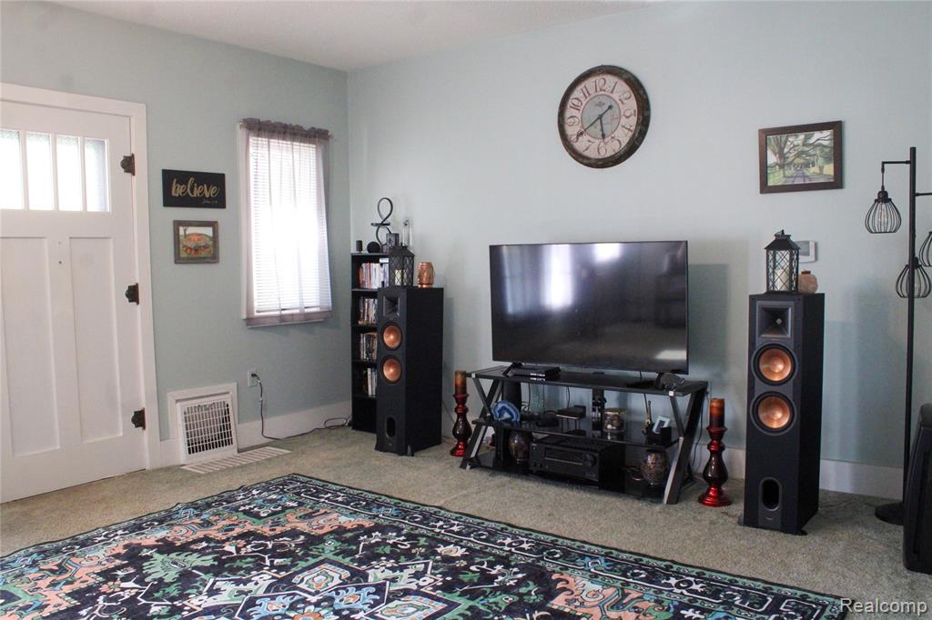 118 Commercial Street, Chesaning, MI 48616 — Photo 11