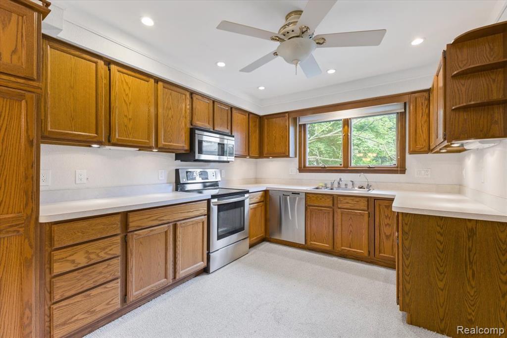 5538 Larkins Drive, Troy, MI 48085 — Photo 4