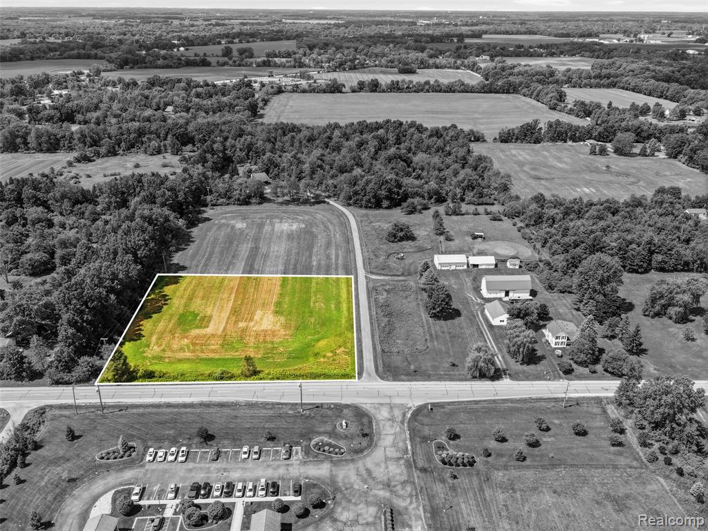 2712 N Burkhart Road, Howell, MI 48855