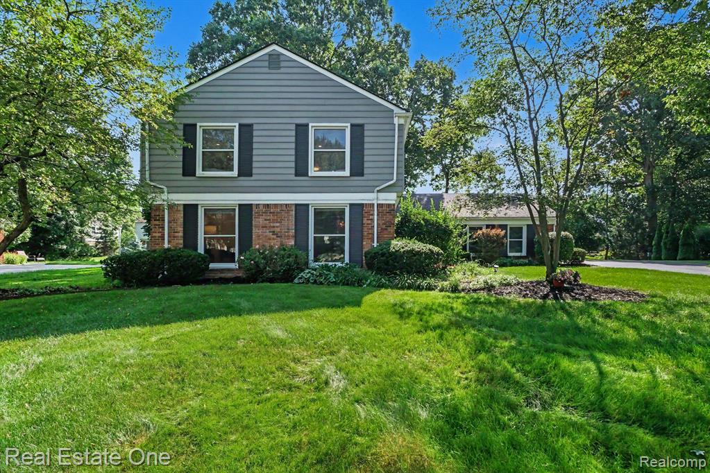 5963 Barnstable Court, West Bloomfield, MI — Photo 2