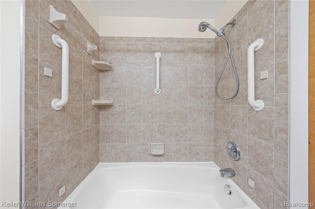 5292 ABINGTON Drive, Troy, MI 48085 — Photo 25