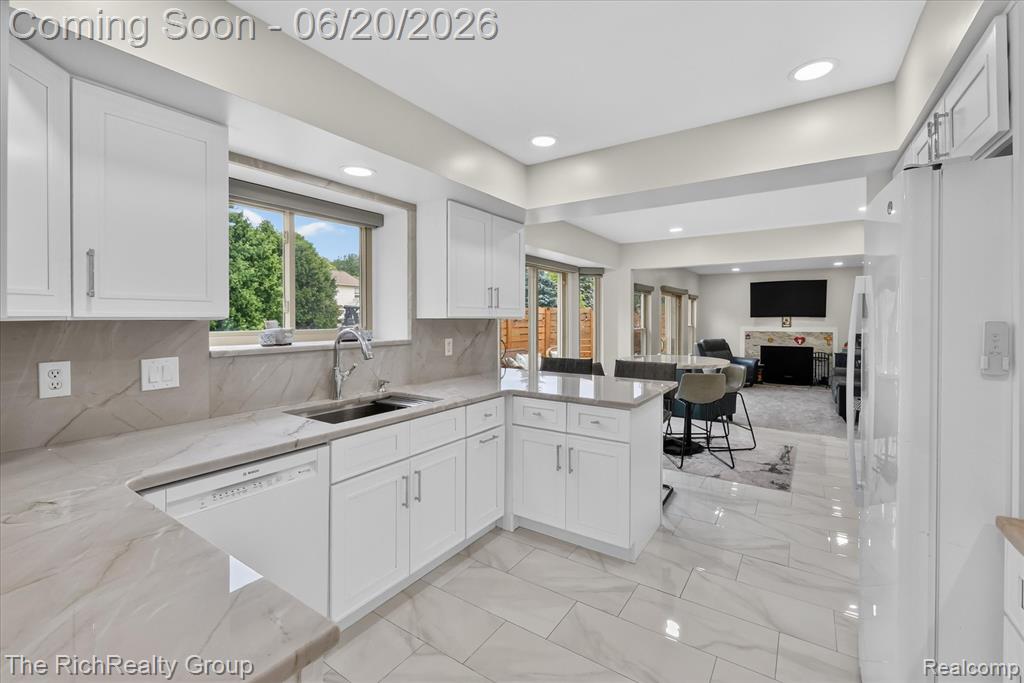 47185 Scarlet Drive S, Novi, MI — Photo 20