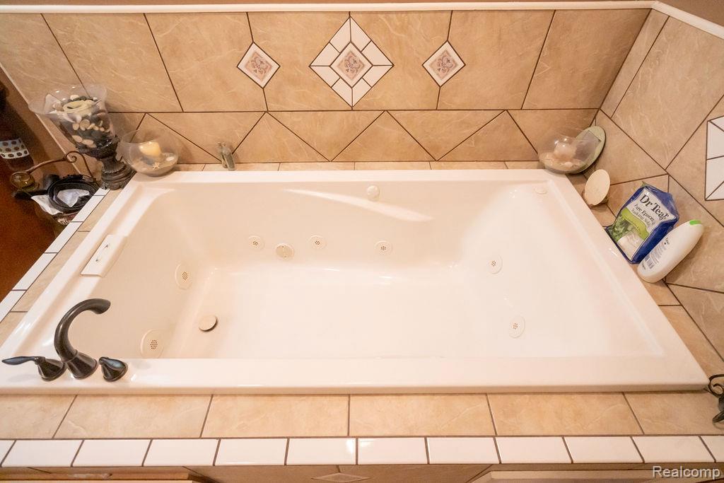 19495 Wherle Drive, Riverview, MI 48193 — Photo 24