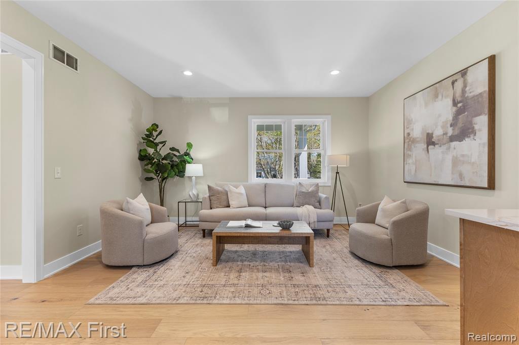 700 Devillen Avenue, Royal Oak, MI 48073 — Photo 11