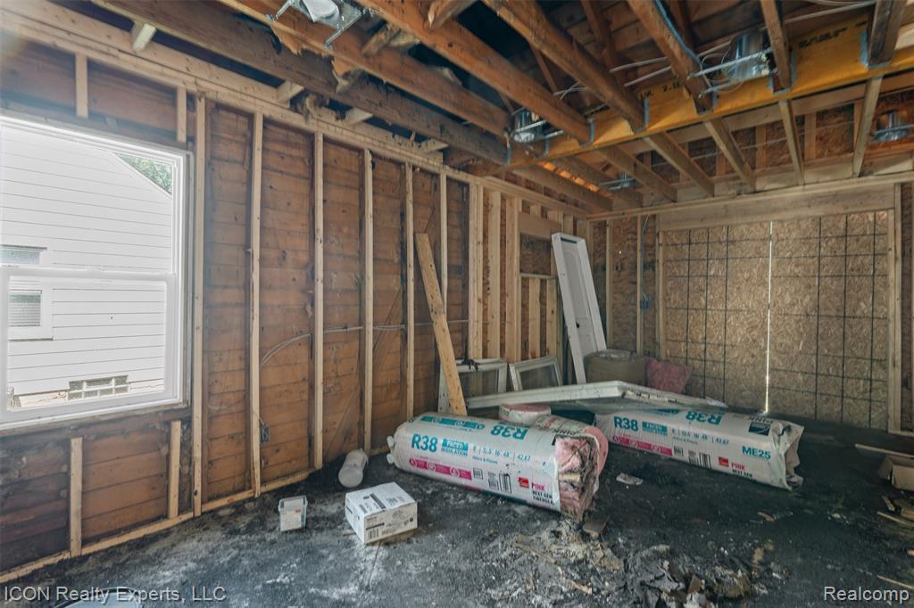 10810 Hart Avenue, Huntington Woods, MI — Photo 14
