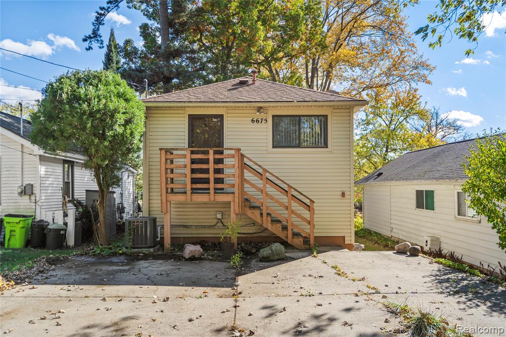 6675 Langtoft Street, West Bloomfield, MI 48324 — front exterior