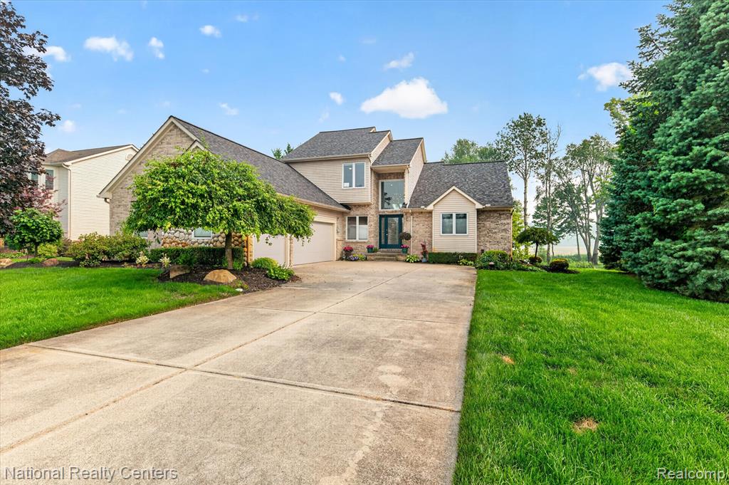 2915 Allison Lane, Highland, MI — Photo 2