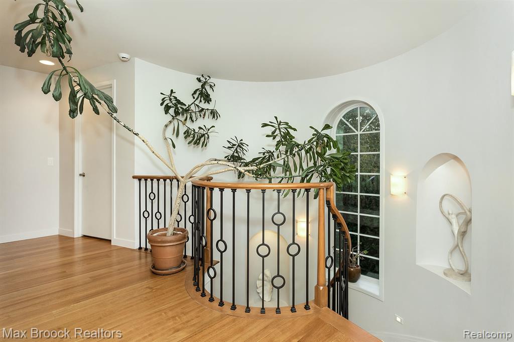 5681 SHORE Drive, Orchard Lake Village, MI 48324 — Photo 25