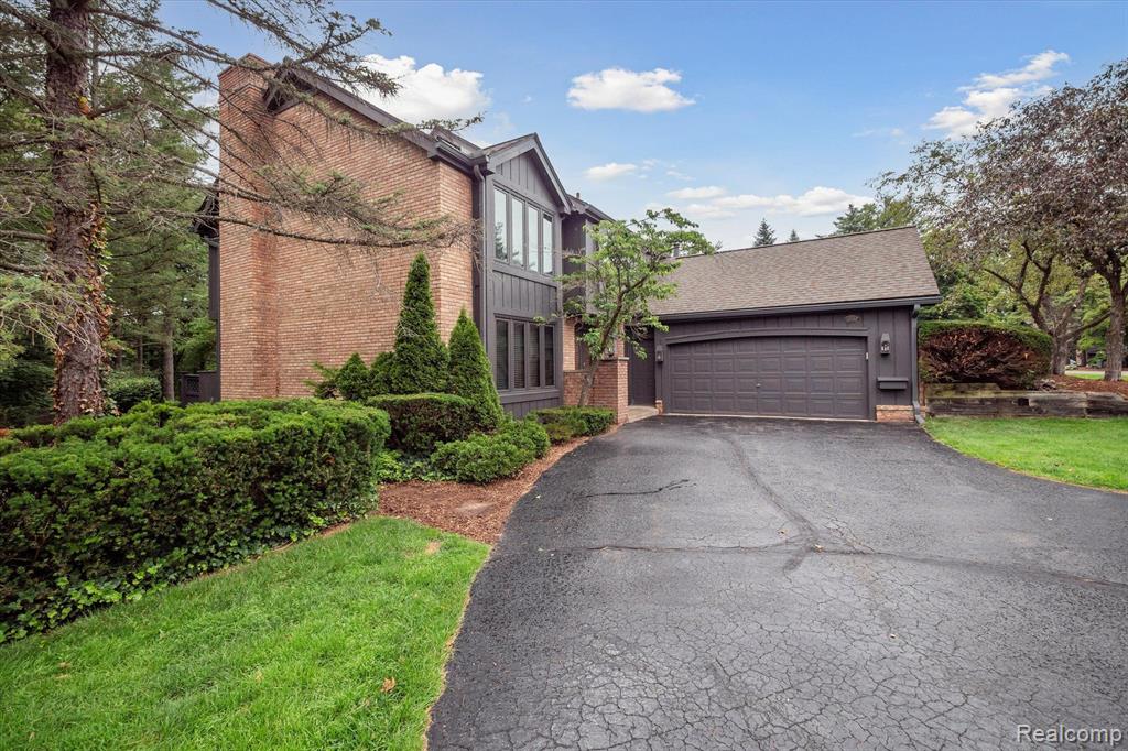 1892 Pine Ridge Lane, Bloomfield Hills, MI 48302 — Photo 2
