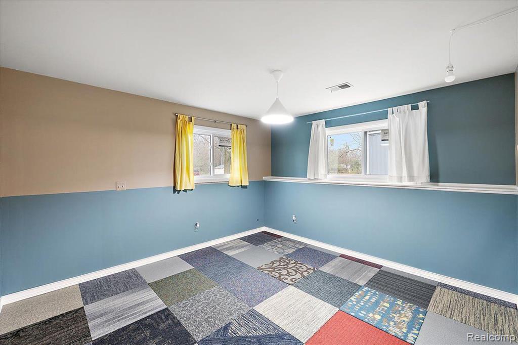 7139 Redmond Street, Waterford, MI 48327 — Photo 40