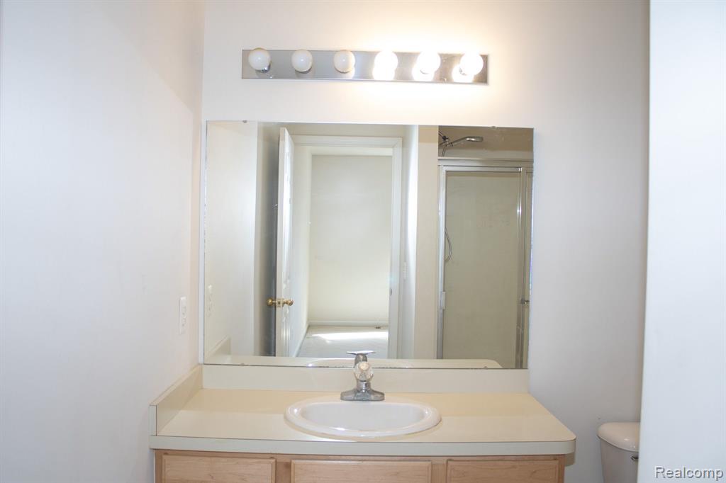 7051 MAGNOLIA Lane, Waterford, MI 48327 — Photo 23