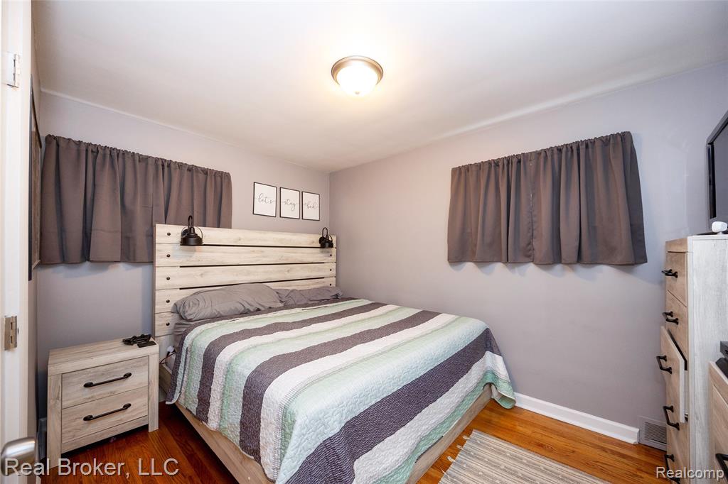 29454 Barton Street, Garden City, MI — Photo 20