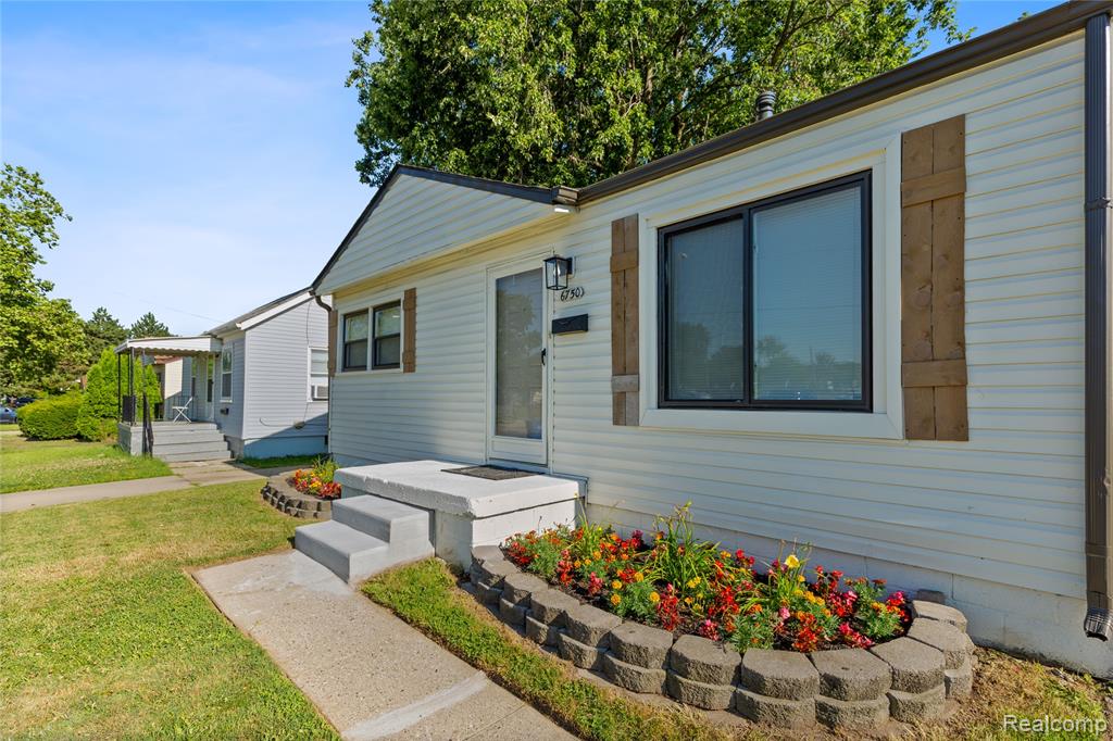 6750 Jackson Avenue, Warren, MI 48091 — Photo 2