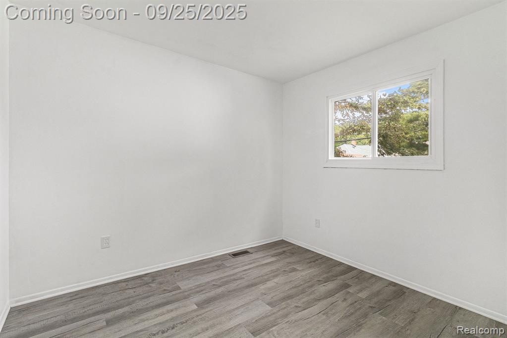 751 E Maxlow Avenue, Hazel Park, MI 48030 — Photo 10