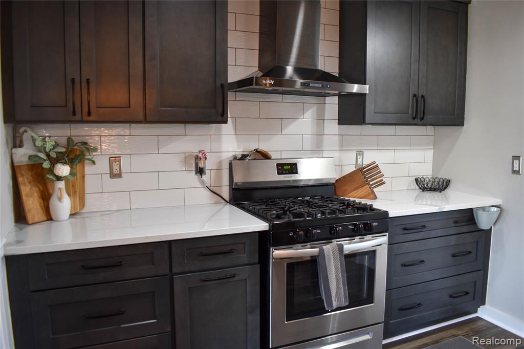 4380 Dale Drive, Highland, MI — Photo 2