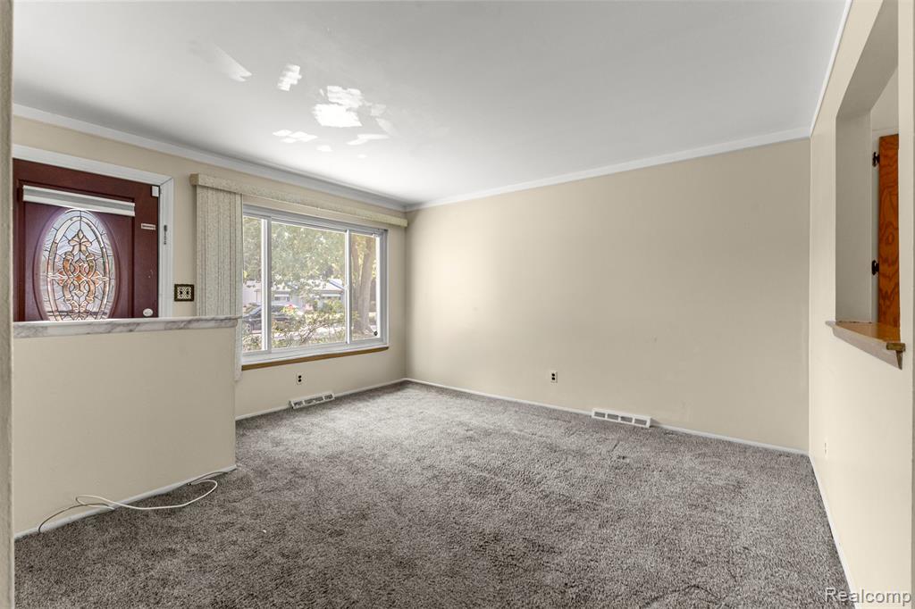 6131 N Evangeline Street, Dearborn Heights, MI 48127 — Photo 3