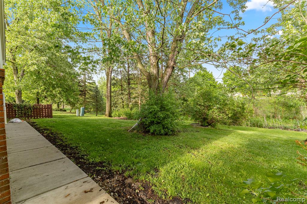 2481 Woodmont Drive E, Canton, MI 48188 — Photo 35
