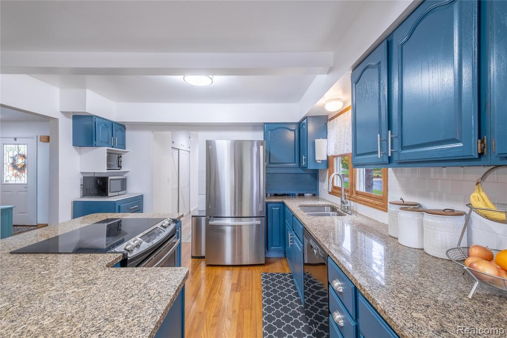 1704 Lakewood Circle, Lapeer, MI, 48446