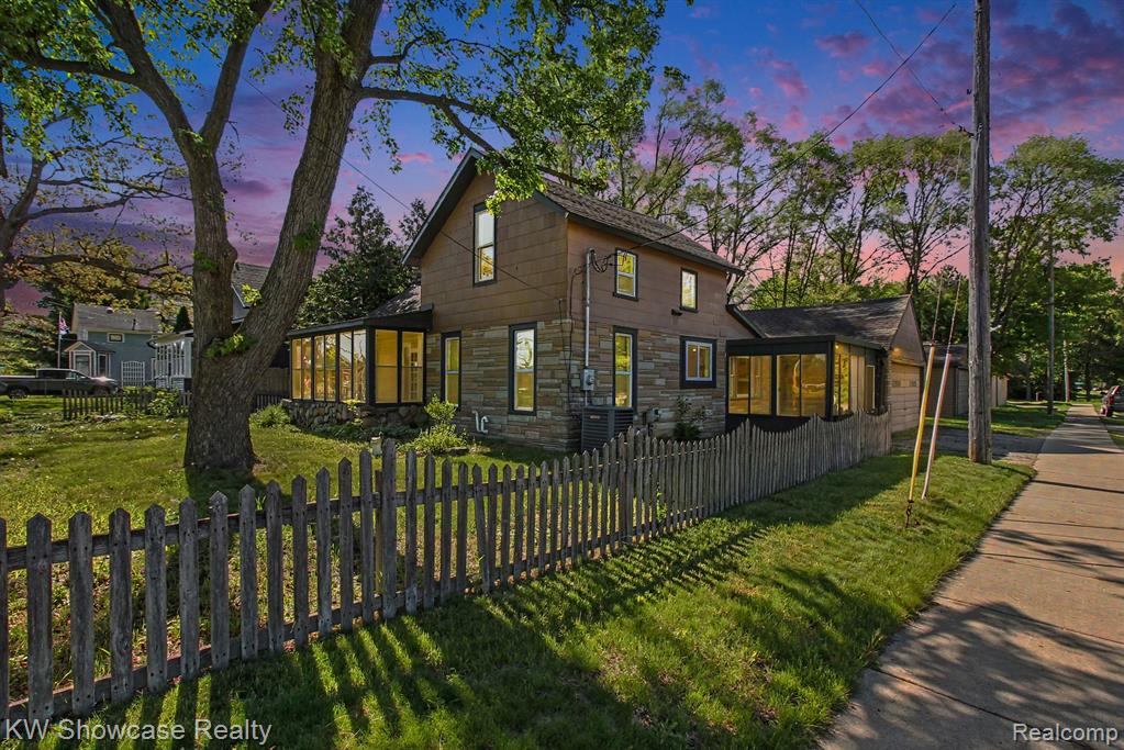 349 W Livingston Road, Highland, MI