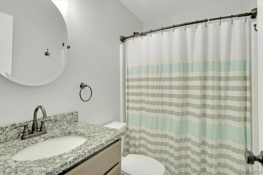 437 Angle Road, Lapeer, MI 48446 — Photo 22