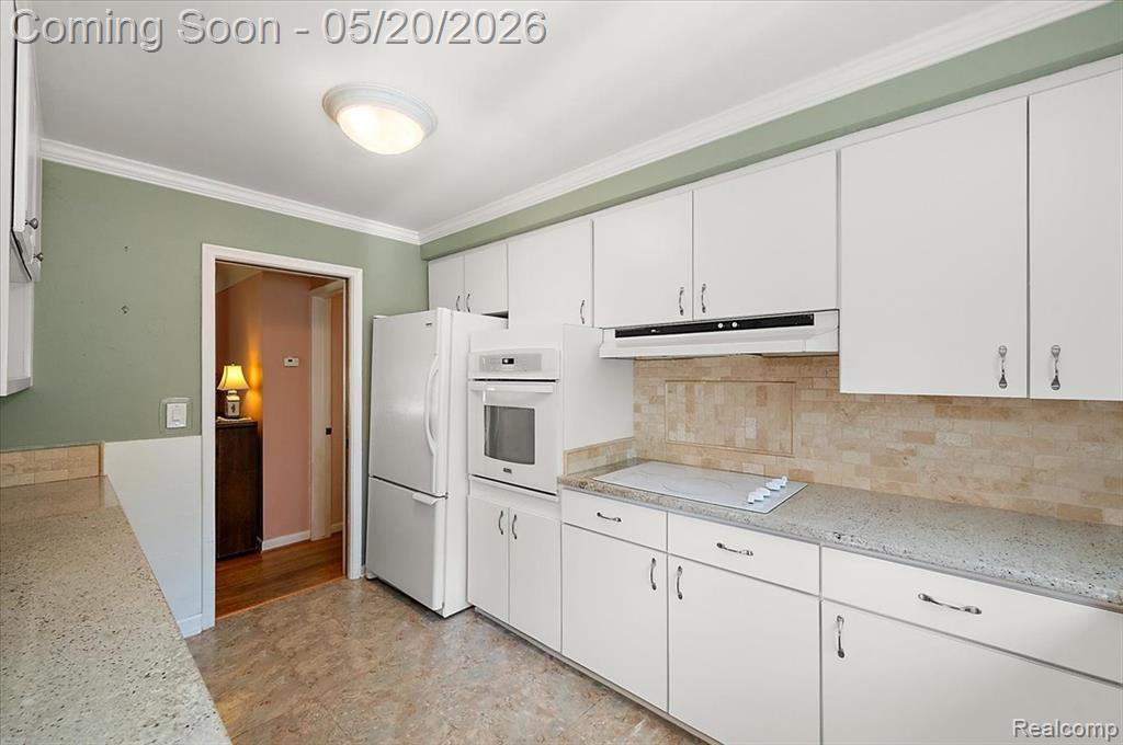 28416 Westerleigh Road, Farmington, MI 48334 — Photo 11