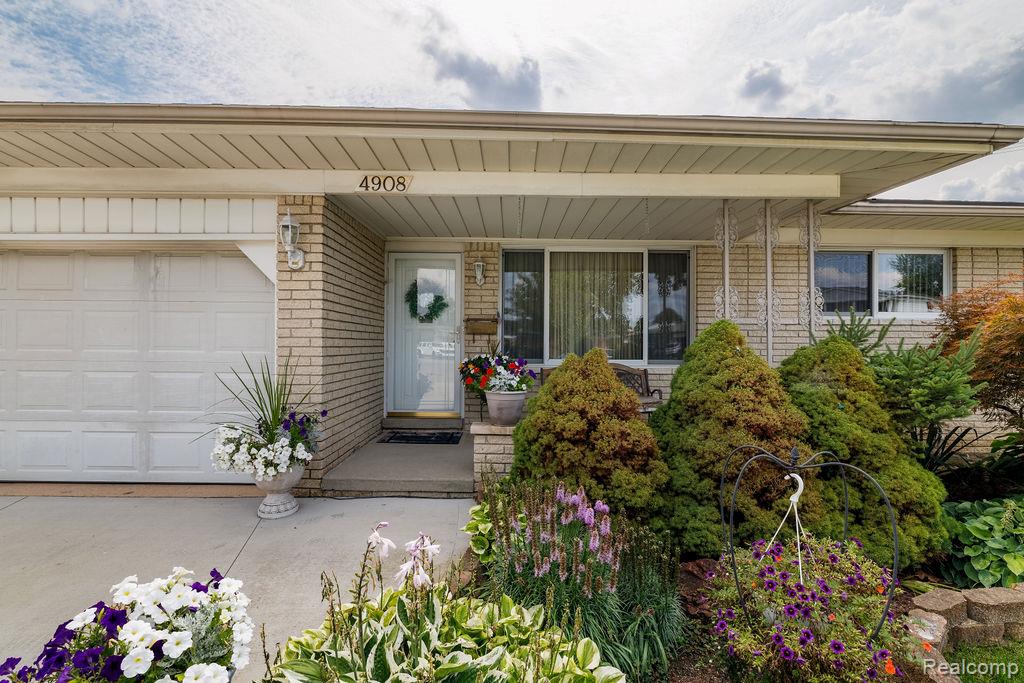 4908 Kadena Court, Sterling Heights, MI 48310 — Photo 16