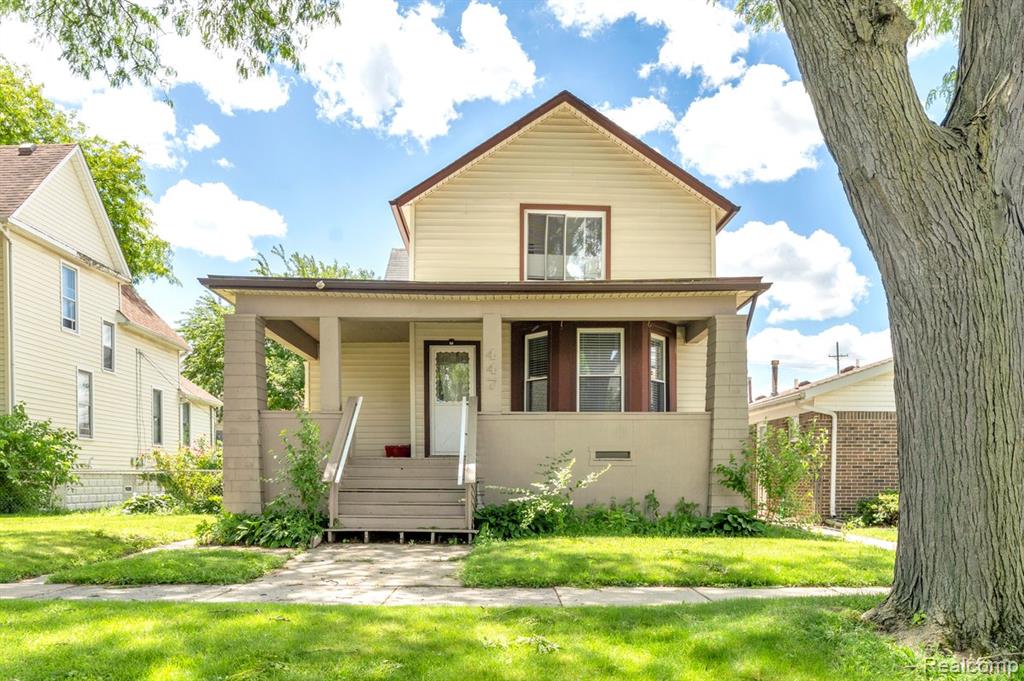 447 SYCAMORE Street, Wyandotte, MI 48192 — Photo 2