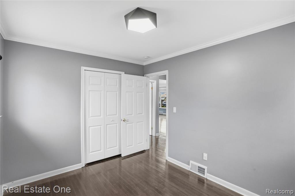 8528 Norborne Avenue, Dearborn Heights, MI 48127 — Photo 16