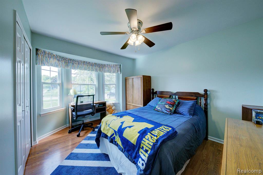 42582 WOODBRIDGE Drive, Canton, MI 48188 — Photo 17