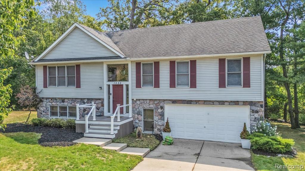 1522 Oregon Court, Waterford, MI 48327