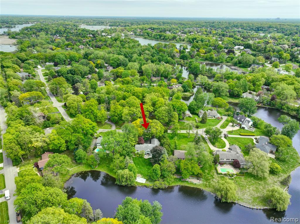 2026 W Bend Court, Bloomfield Hills, MI 48302 — Photo 43