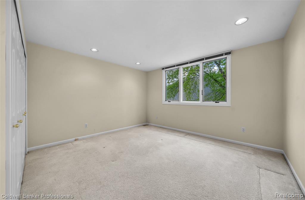 6560 Pleasant Lake Court, 11, West Bloomfield, MI — Photo 37