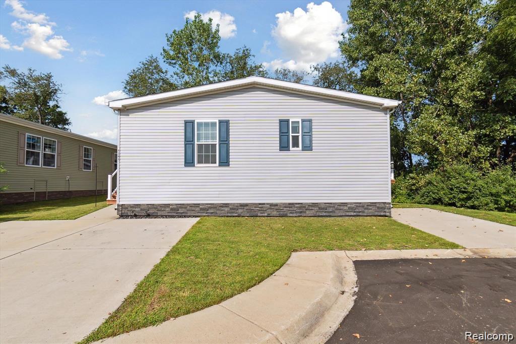5201 Millstone, Milford, MI 48380 — Photo 3