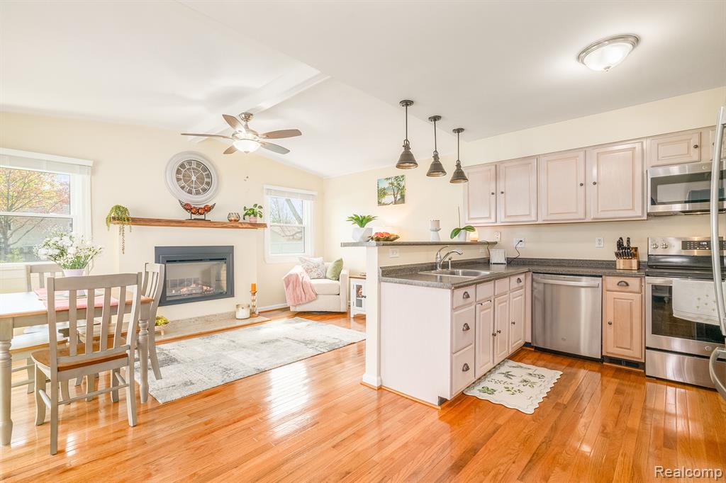5745 NEW MEADOW Drive, Ypsilanti, MI 48197 — Photo 18