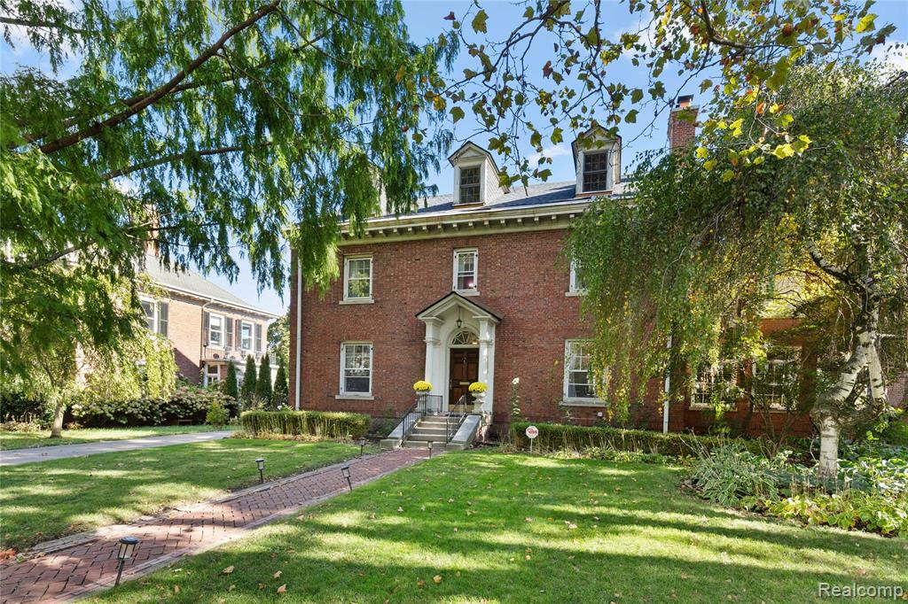 1450 Iroquois Street, Detroit, MI 48214 — front exterior