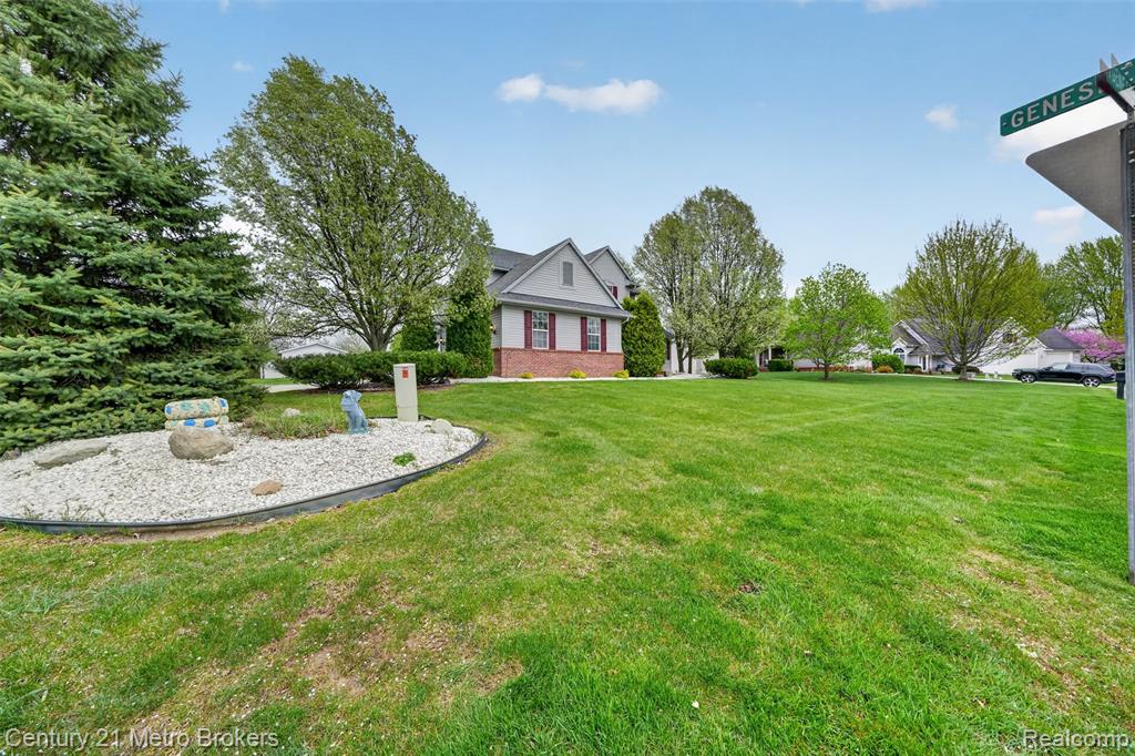 5265 Genesee Oaks Court, Grand Blanc, MI 48439 — Photo 2