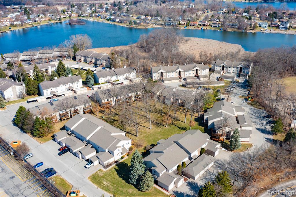 4933 OAK HILL Drive, Waterford, MI 48329 — Photo 4