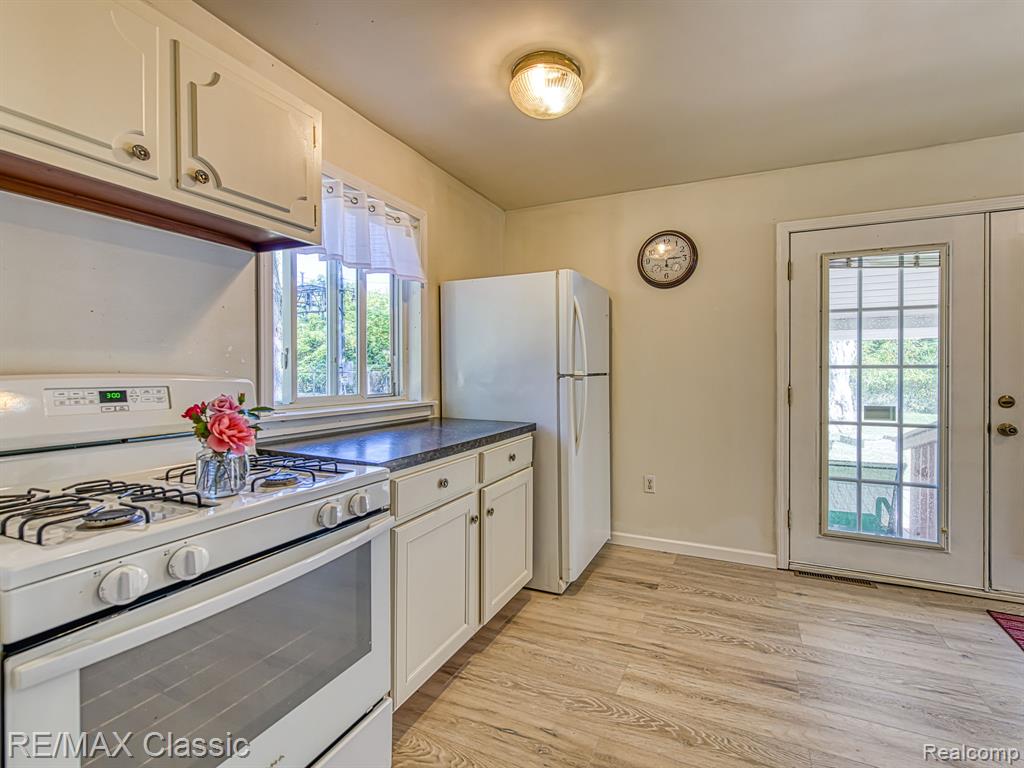 9156 Elizabeth Street, Whitmore Lake, MI 48189 — Photo 5