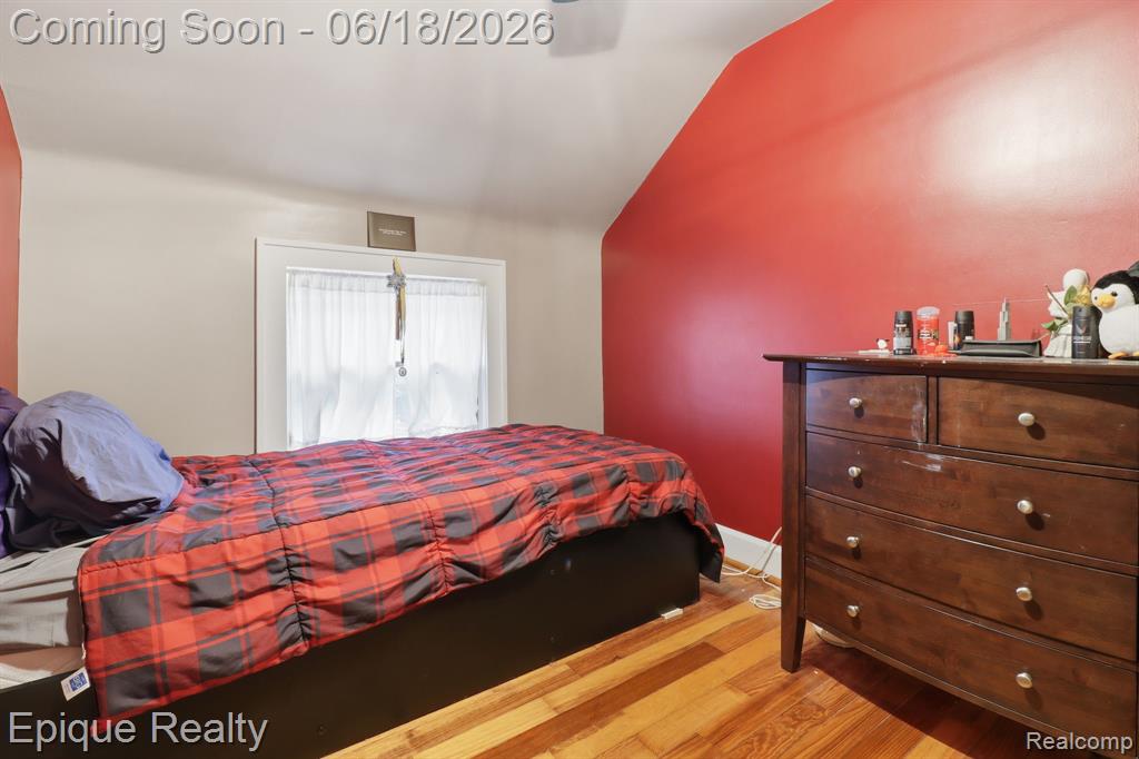 21085 Metroview Road, Farmington, MI 48335 — Photo 28