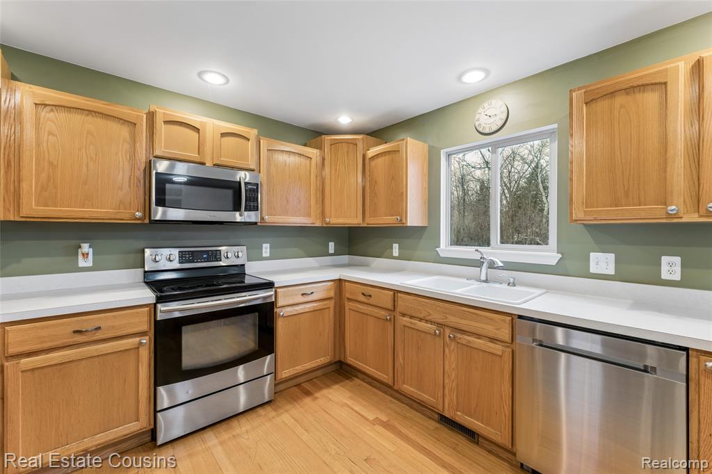 1520 NE Eden Gardens Drive S, Fenton, MI 48430 — Photo 9