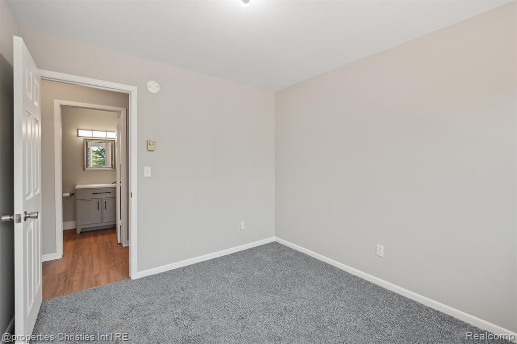 7040 Villa Drive, 6, Waterford, MI 48327 — Photo 16