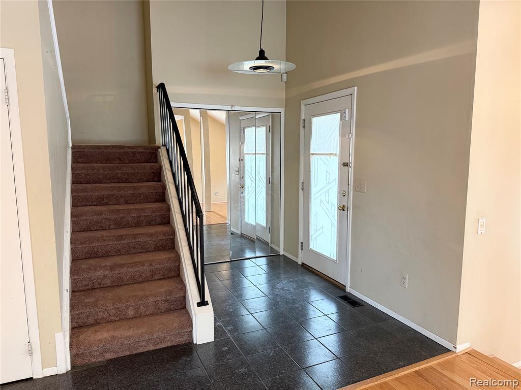 6842 Indian Creek Drive, West Bloomfield, MI — Photo 3