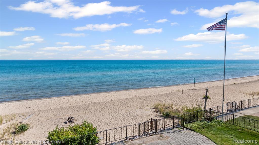5802 Lakeshore Road, Fort Gratiot, MI 48059 — Photo 7