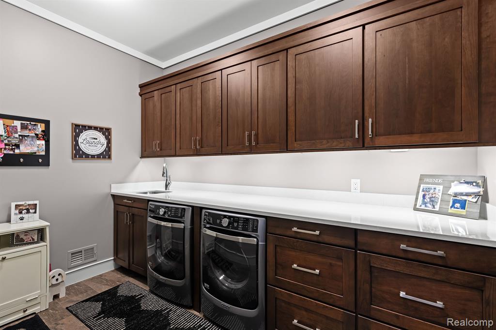 5744 WYNDAM Lane, Brighton, MI 48116 — Photo 16