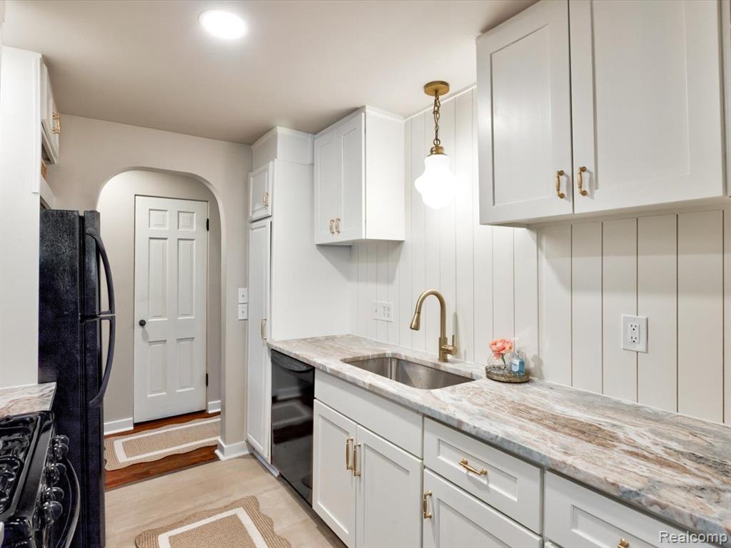 2846 Cooper Avenue, Port Huron, MI 48060 — Photo 9