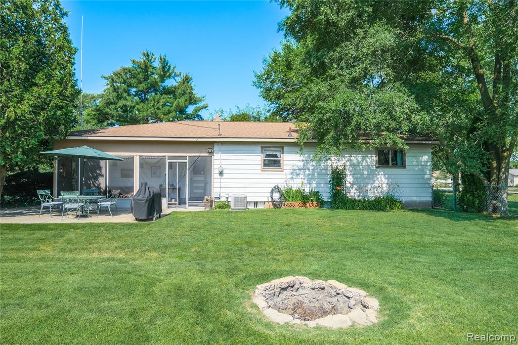 9175 Bernice Drive, Pinckney, MI 48169 — Photo 20