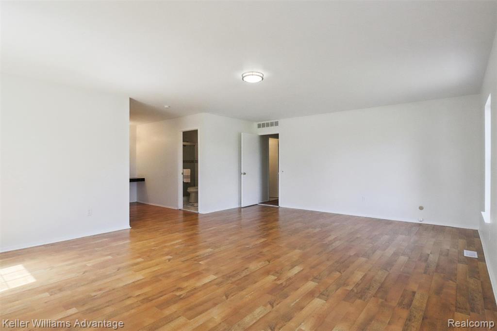 5262 Kingsfield Drive, West Bloomfield, MI — Photo 21